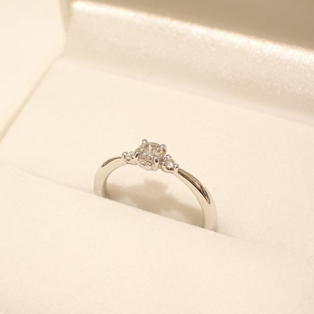 【輪-RIN-の口コミ】 シンプルなデザインとダイヤの輝きが美しいところがとても気に入りました…