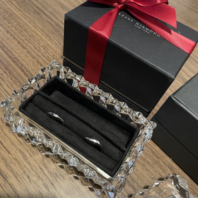 【ラザール ダイヤモンド(LAZARE DIAMOND)の口コミ】 1番の決め手はデザイン！
シンプルだけどしっかりとしたウェーブで、ダイ…