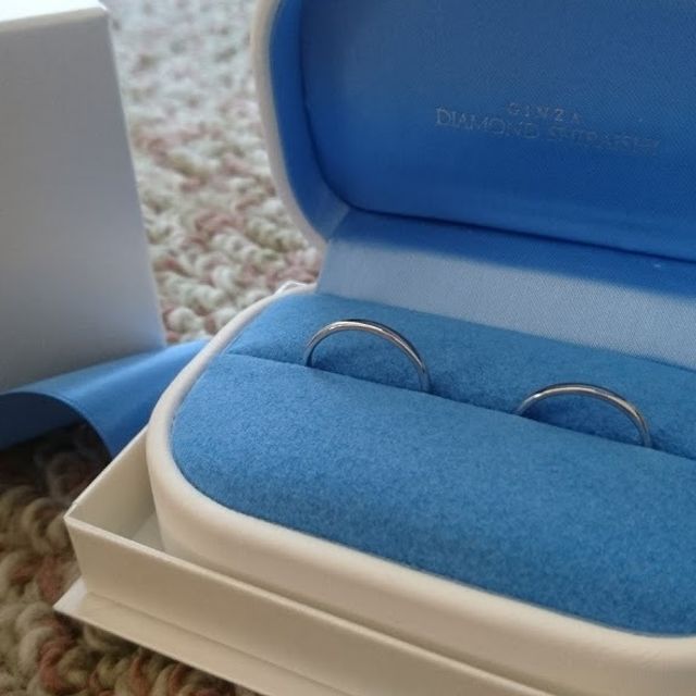 【銀座ダイヤモンドシライシの口コミ】 とにかくシンプルな指輪を探していました。
 他ブランドもいろいろ見まし…