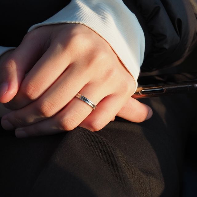 【ブシュロン(BOUCHERON)の口コミ】 珍しいデザインに惹かれて購入しました。付け心地も良く存在感のあるデザ…