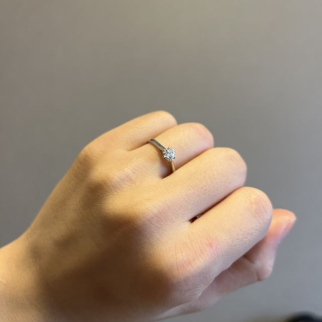 【銀座ダイヤモンドシライシの口コミ】 服に引っかかりにくい、手に違和感がないなど、普段使いされることまで考…