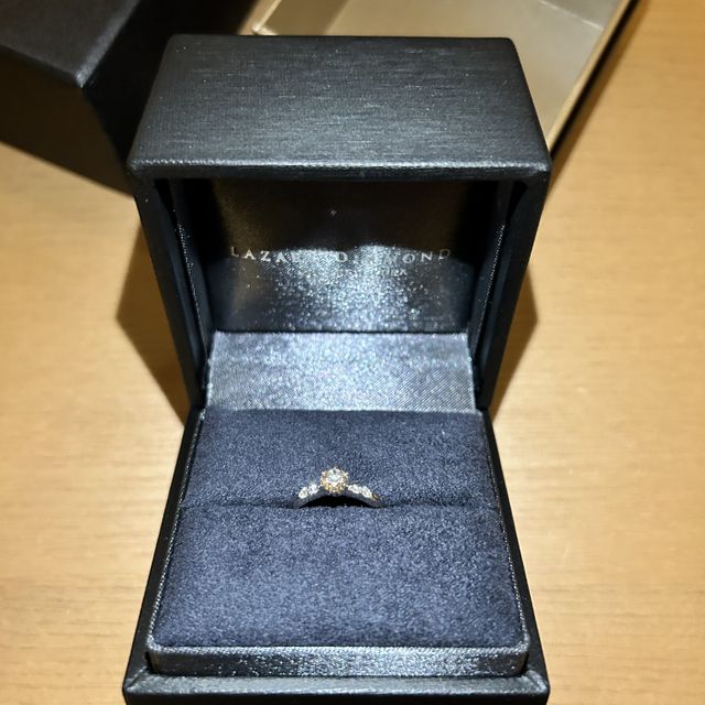 【ラザール ダイヤモンド(LAZARE DIAMOND)の口コミ】 何店舗か見ましたが、デザイン、価格、ダイヤ等1番よかったです。シンプル…