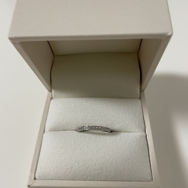 【CRAFY(クラフィ)の口コミ】 結婚指輪をブランドで選んで購入したので、婚約指輪は特にブランドにこだ…