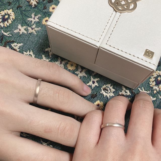 【ひなの口コミ】 デザインに一目惚れしました！マットとツヤが半々の切り替えになっていて…