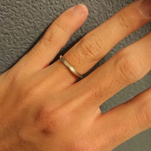 【銀座ダイヤモンドシライシの口コミ】 シンプルなデザインで、かつマット加工などワンアクセントがあるものを探…