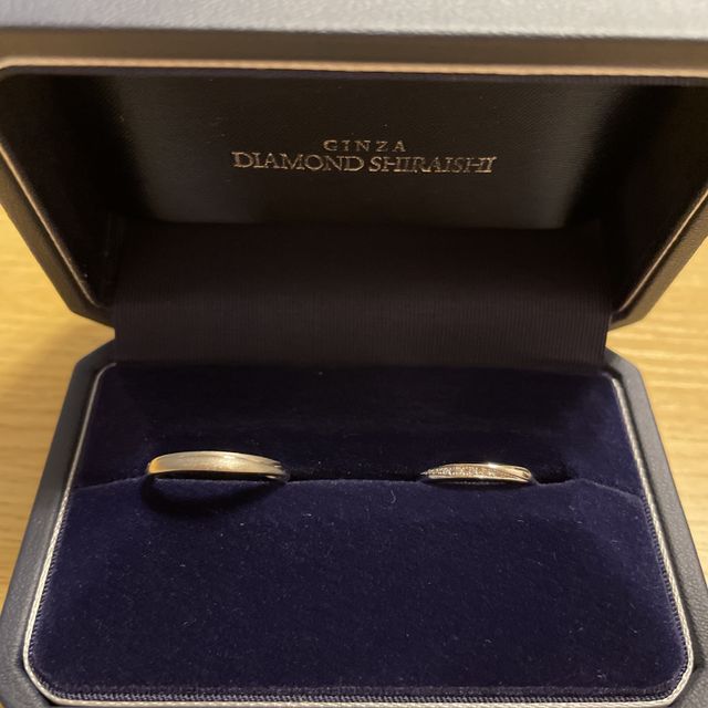 【銀座ダイヤモンドシライシの口コミ】 比較的指が細く、華奢な方なのであまり太くない細身の指輪を探していまし…