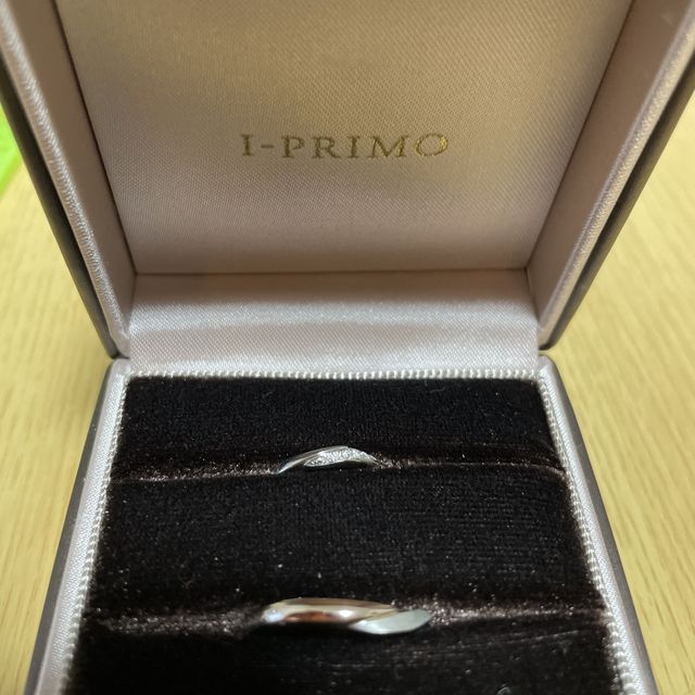 【アイプリモ(I-PRIMO)の口コミ】 指輪のデザインとしては、ウェーブ型になっています。
なによりも決め手に…