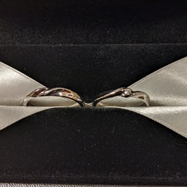 【エクセルコダイヤモンド(EXELCO DIAMOND)の口コミ】 指輪のデザインはエクセルコダイヤモンドの特徴であるミル打ちがダイヤモ…