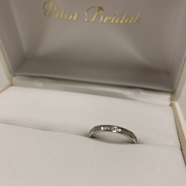 【PILOT BRIDAL(パイロットブライダル)の口コミ】 マット部分のかっこよさ、真ん中に控えめに輝くダイヤの可愛らしさ、他に…