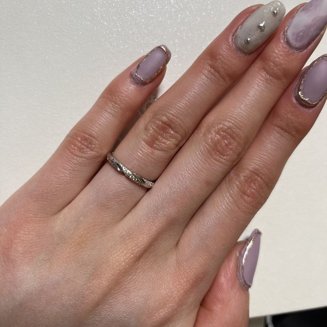 【エクセルコダイヤモンド(EXELCO DIAMOND)の口コミ】 ダイヤのラインが3つあるのが珍しく目を惹かれました。
キュッと強めの捻…