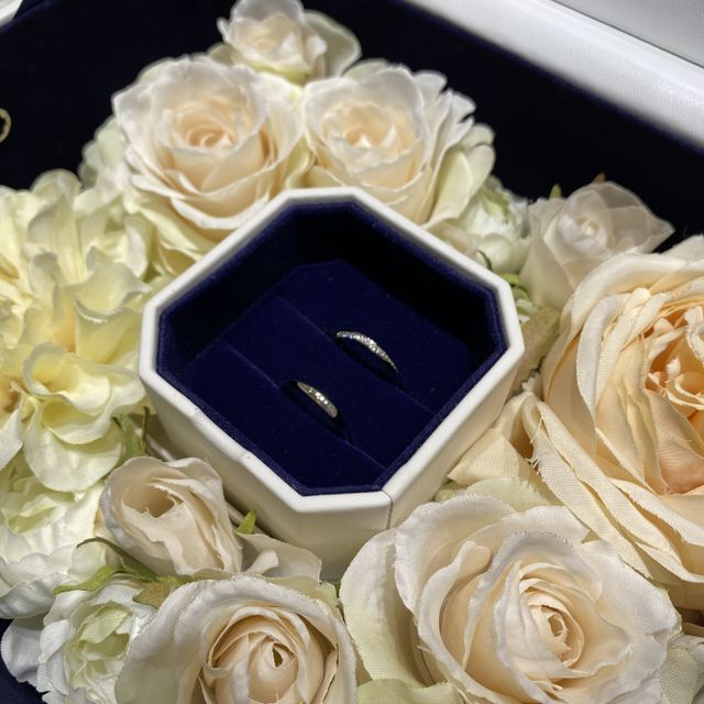 【4℃ BRIDAL(ヨンドシーブライダル)の口コミ】 ゴージャス過ぎない一方で、どのような角度から見てもダイヤモンドの輝き…