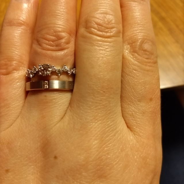 【アイプリモ(I-PRIMO)の口コミ】 いろいろ見せていただいたのですが、何個かめで、
この婚約指輪に偶然目が…