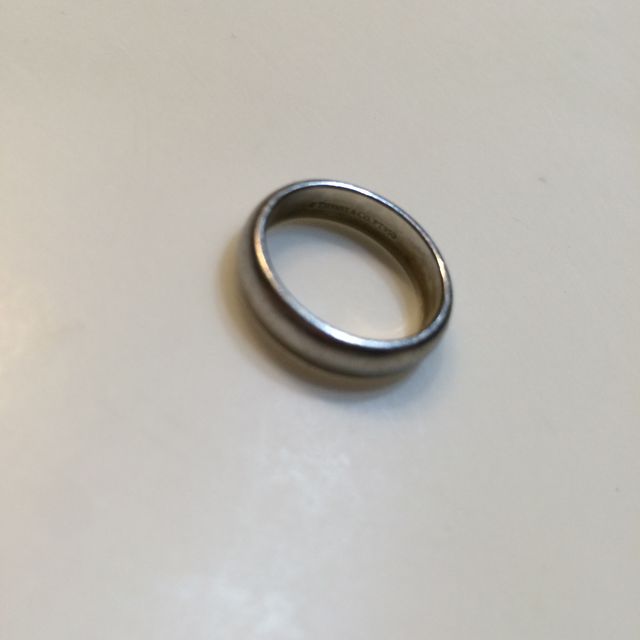 【ティファニー(Tiffany & Co.)の口コミ】 普段の服装がカジュアルなことが多いのでシンプルなものを選びました。シ…