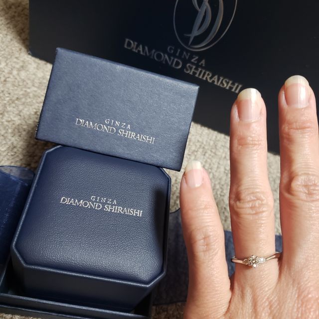 【銀座ダイヤモンドシライシの口コミ】 1粒ダイヤの婚約指輪ではなく、普段使いもできるようなデザイン性のある指…