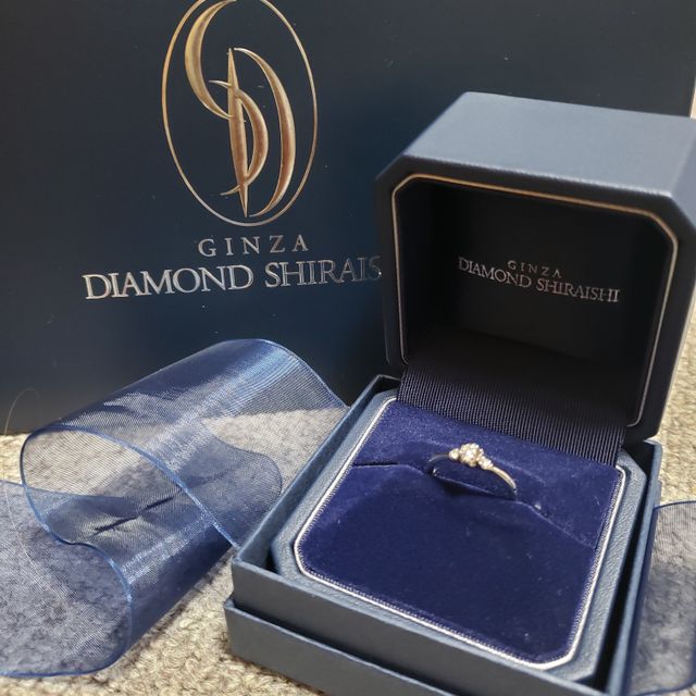【銀座ダイヤモンドシライシの口コミ】 1粒ダイヤの婚約指輪ではなく、普段使いもできるようなデザイン性のある指…