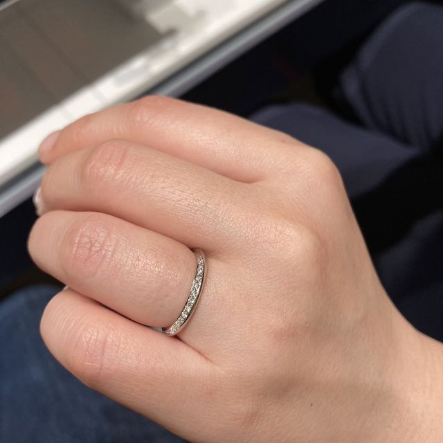 【銀座ダイヤモンドシライシの口コミ】 私が試着したのはつける向きによって見え方が
異なるリングでした。冠婚葬…