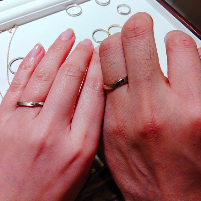 【杢目金屋(もくめがねや)の口コミ】 デザインは今までのオーダーメイドの作品のサンプルを参考に自分たちの好…