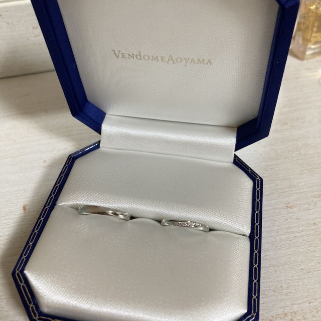 【ヴァンドーム青山(VENDOME AOYAMA)の口コミ】 メンズもレディース用も斜めのラインが指をすっきり細く見せてくれて可愛…