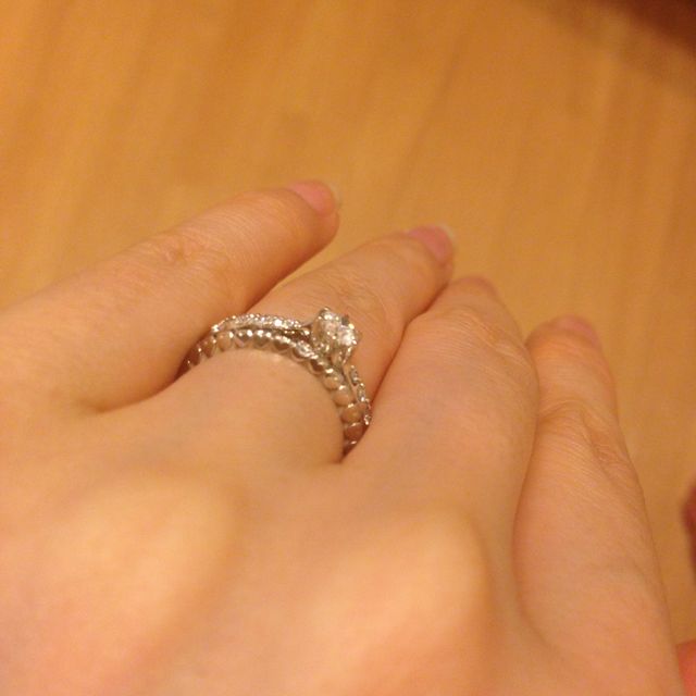 【STAR JEWELRY(スタージュエリー)の口コミ】 普通に付けると等間隔で模様の入ったスッキリとしたリングに見えますが、…