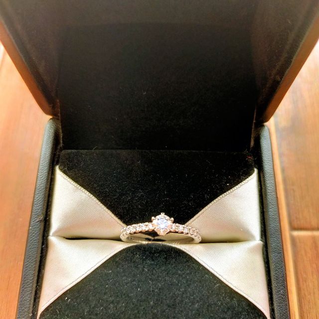 【エクセルコダイヤモンド(EXELCO DIAMOND)の口コミ】 デザインはハーフエタニティがいいと思っていたので、ブランドで大きくか…