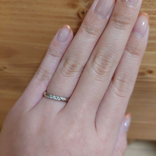 【MIKIMOTO(ミキモト)の口コミ】 ・職場にも付けていけるシンプルさ
・ダイヤの引っ掛かりがないこと
・出…