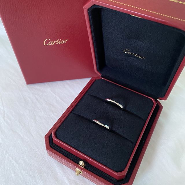 【カルティエ(Cartier)の口コミ】 ・職場や日常でも馴染むよう、ダイヤは入れないシンプルなデザインを探し…