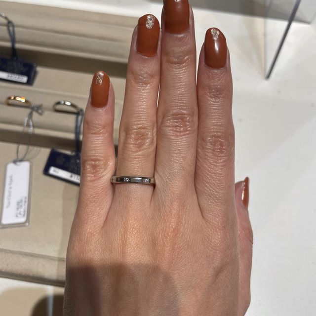 【ROYAL ASSCHER(ロイヤル・アッシャー)の口コミ】 人と被らない、且つ複数のダイヤが付いたシンプルなデザインのものを探し…