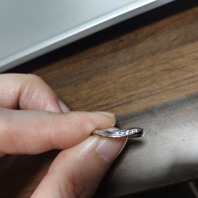 【銀座ダイヤモンドシライシの口コミ】 指輪の見た目が華奢でかわいいです
つけてもゴツゴツせず、普段つけてても…