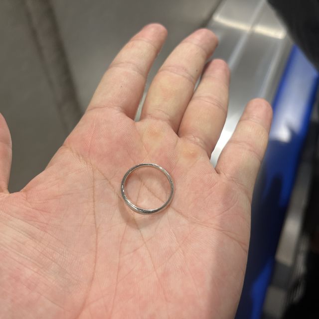 【銀座ダイヤモンドシライシの口コミ】 シンプルなデザインと着け心地がとても気に入りました。私はくすんだ色味…