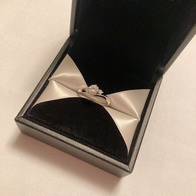 【エクセルコダイヤモンド(EXELCO DIAMOND)の口コミ】 数店舗回ったのですが回った店舗の中でダイヤの輝きが1番良く、この指輪に…