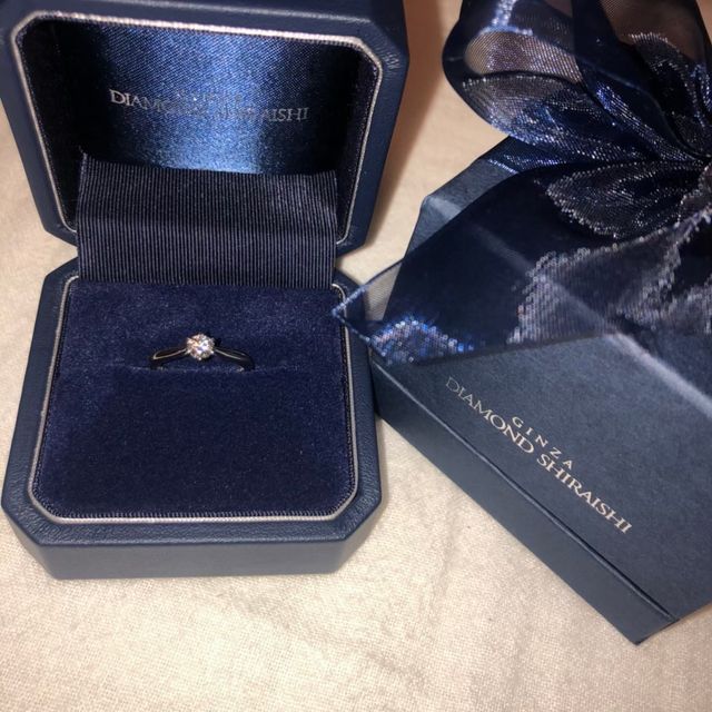 【銀座ダイヤモンドシライシの口コミ】 シンプルで仕事中にもつけられるデザインを選びました。いくつか他の店舗…