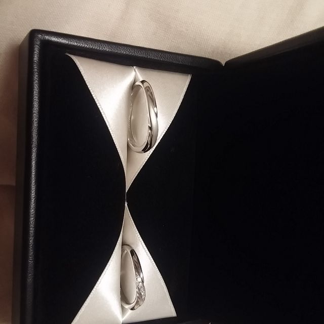 【エクセルコダイヤモンド(EXELCO DIAMOND)の口コミ】 シンプルだけど少しデザインもあるものが良かったのでこれにしました。は…