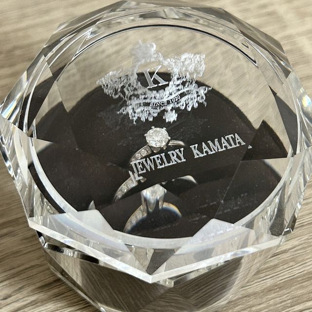 【JEWELRY  KAMATA(ジュエリーかまた)の口コミ】 デザインはシンプルながら場面を選ばないようなものをと思い選びました。…