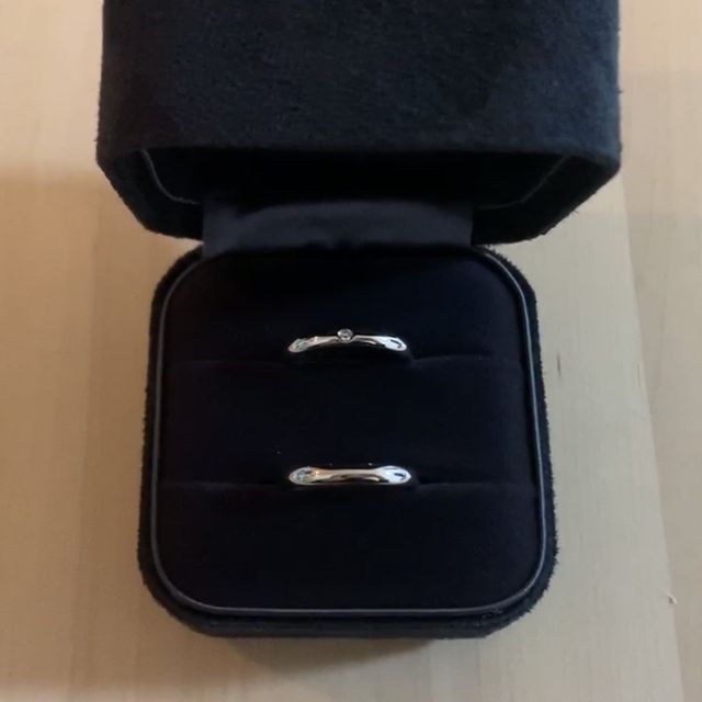 【ティファニー(Tiffany & Co.)の口コミ】 ずっとつけ続けるものなのでシンプルなのがよくこのデザインにしました。
…