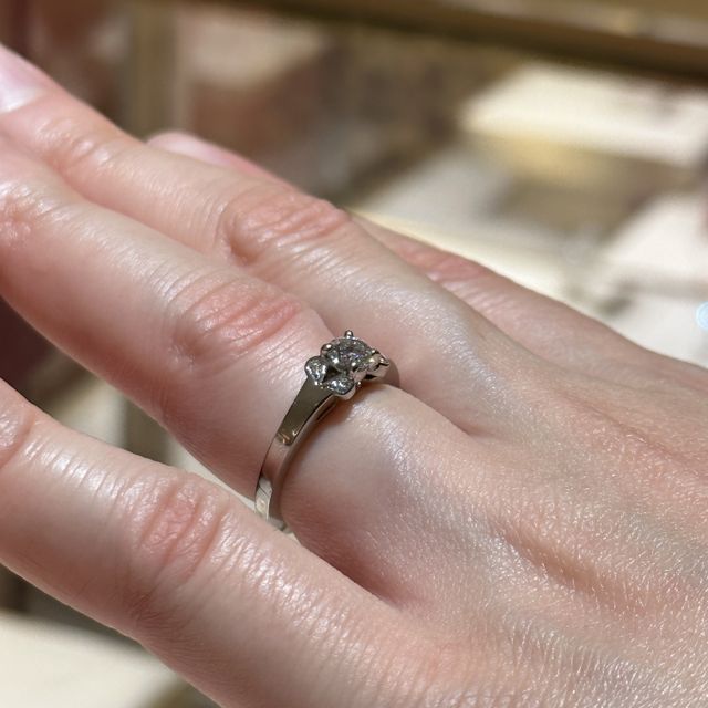 【カルティエ(Cartier)の口コミ】 カルティエのバレリーナを試着しました。雑誌で気になり、店舗で実物を確…