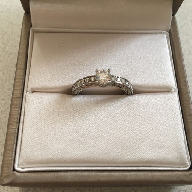 【ブルガリ(BVLGARI)の口コミ】 ブルガリのデディカータ・ア・ヴェネチアという婚約指輪を購入しました。…