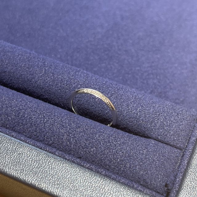 【TOMOE(トモエ)の口コミ】 笑っているようなダイヤのデザインや、上からだとダイヤが見えないが横か…