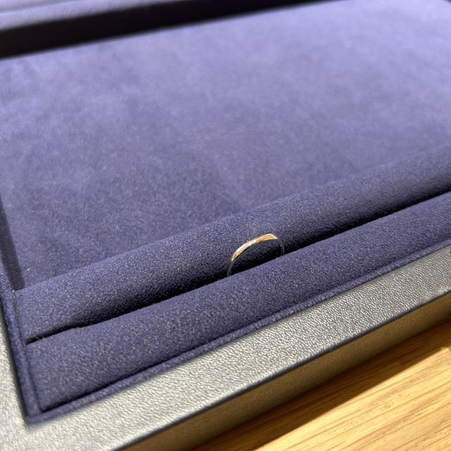 【TOMOE(トモエ)の口コミ】 シンプルながら、よくみるとしっかり緩やかなウェーブがデザインされてい…