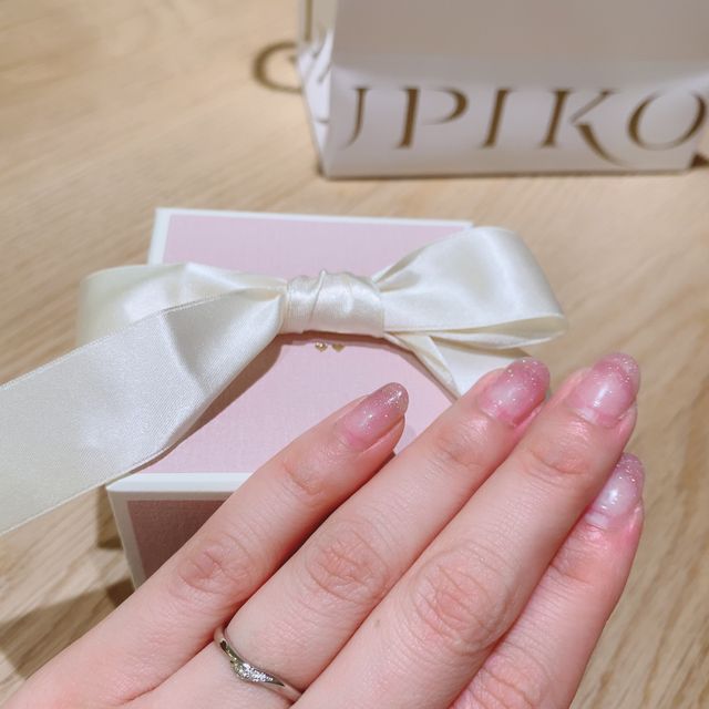 【LOVE NOTESの口コミ】 指がスッキリ長く見えるのを探していました。
指輪のデザインが気に入った…