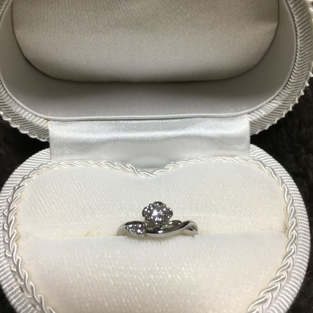 【snow(スノウ)の口コミ】 義母から頂いた指輪をフルリフォームしました。
元のデザイン料金だけで、…