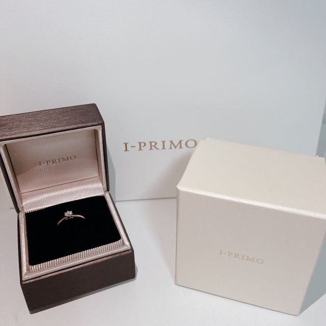 【アイプリモ(I-PRIMO)の口コミ】 何本か試着して、自分の指に合うデザインを選びました。
指が細めというこ…