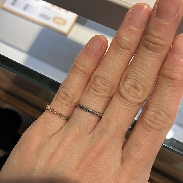 【NIESSING(ニーシング)の口コミ】 このブランドの指輪は、金属の色を選べるところが魅力です。
奇抜な色では…