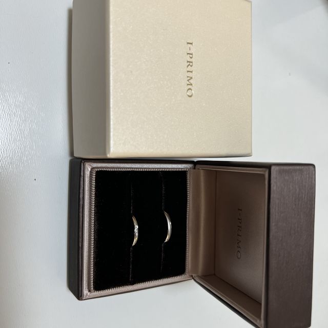 【アイプリモ(I-PRIMO)の口コミ】 デザインがシンプルで、なおかつペア性があるもの。女性のダイヤが派手す…