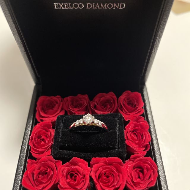 【エクセルコダイヤモンド(EXELCO DIAMOND)の口コミ】 上から見た時とサイドから見たデザインがどちらもイメージ通りで他のデザ…