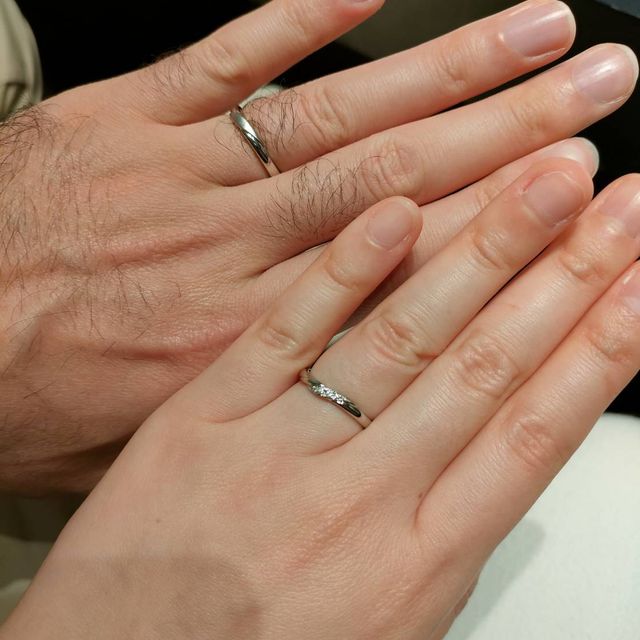 【銀座ダイヤモンドシライシの口コミ】 シンプルで結婚指輪らしいデザインの指輪を希望していました。安くはない…