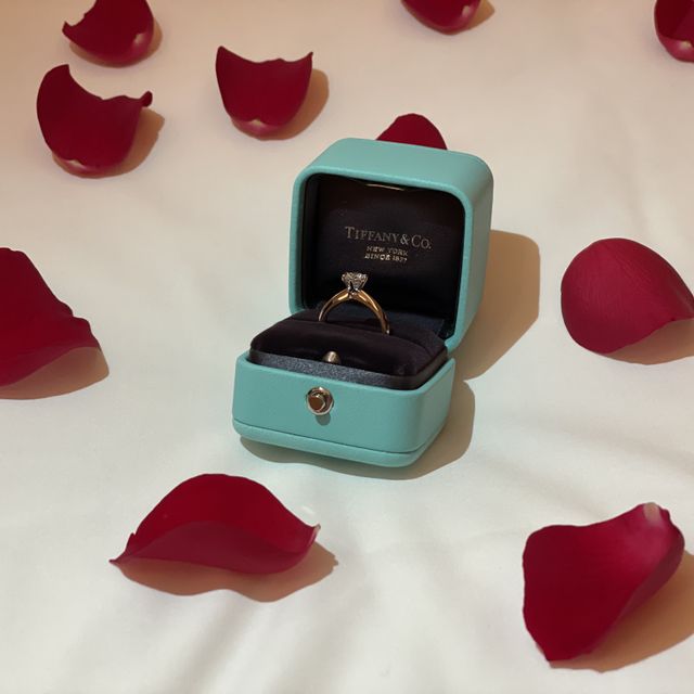 【ティファニー(Tiffany & Co.)の口コミ】 婚約指輪はティファニーの中でも最も代表的なティファニーセッティングの…