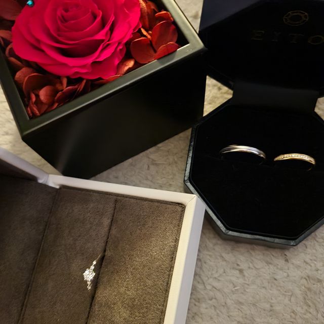 【EITO(エイト)の口コミ】 シンプルでも、ゴールドで飽きのこないしっかりとした石の存在があるハー…
