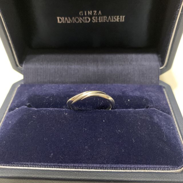【銀座ダイヤモンドシライシの口コミ】 通常の既製品の指輪にツヤ消しやミル打ちなどの加工ができて既製品であり…