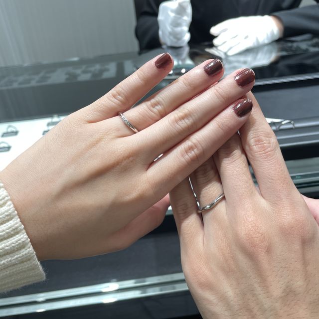 【ラザール ダイヤモンド(LAZARE DIAMOND)の口コミ】 Vラインのデザインが気に入りました。他ブランドでは、Vラインは、かなりV…