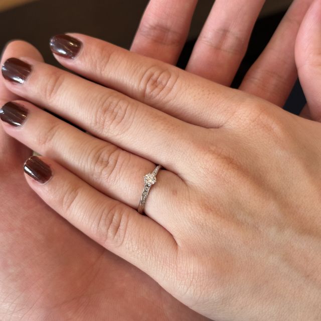 【BRILLIANCE+(ブリリアンスプラス)の口コミ】 ダイヤモンドプロポーズ後、一緒に指輪のデザインを選びに行きました。一…